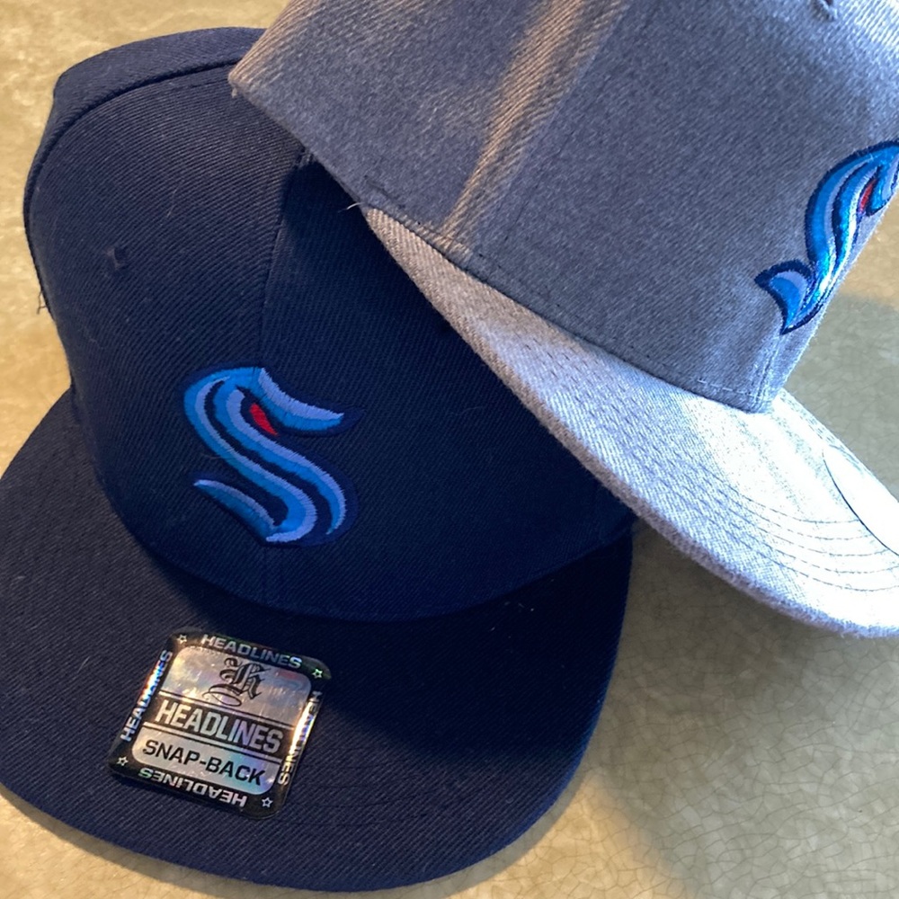 Kraken snap backs logo - grey or navy